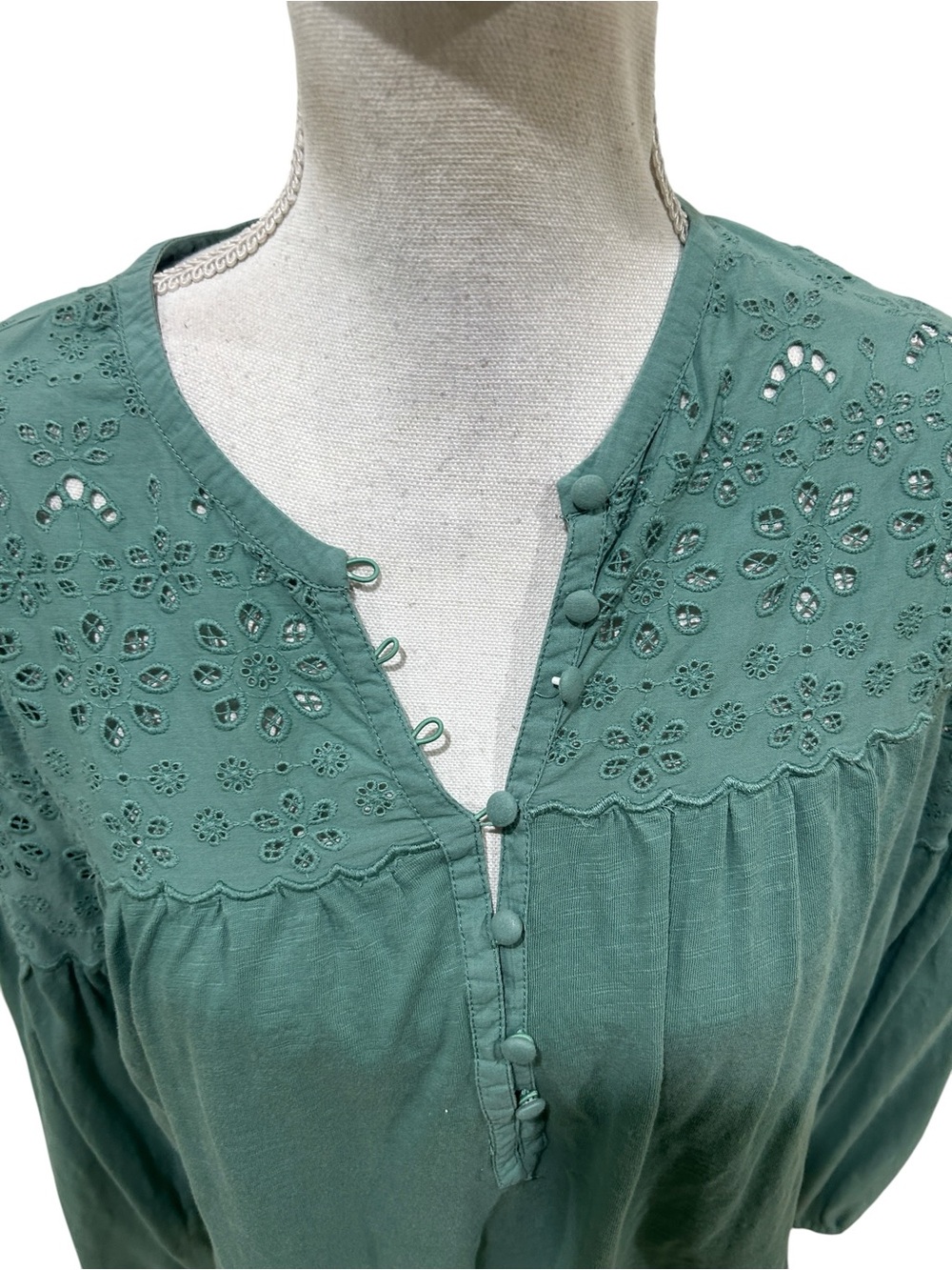 Fat Face Sage Green Eyelet Yoke blouse Top tiny buttons stretchy size large - Picture 5 of 9